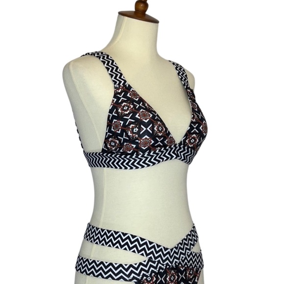 Strappy Black & White Chevron Geometric Bandage Bikini - Picture 10 of 15